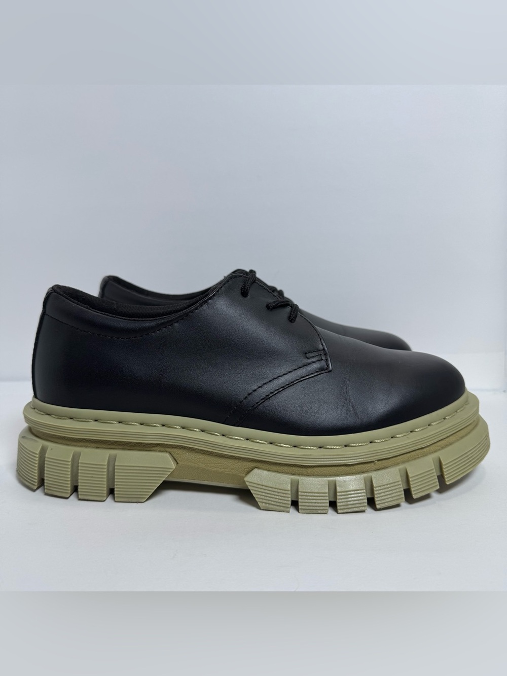 Dr Martens Rikard 31 Contrast Sole Platform Shoes  Mens Size 8 Women’s Size 9